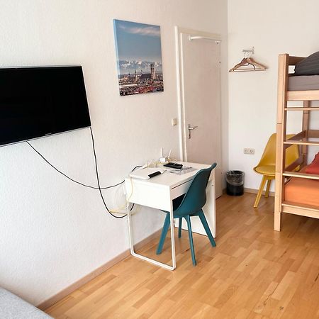 Gemuetliche Privatzimmer Mit Geteiltem Bad, Kueche Und Garten Мюнхен Экстерьер фото