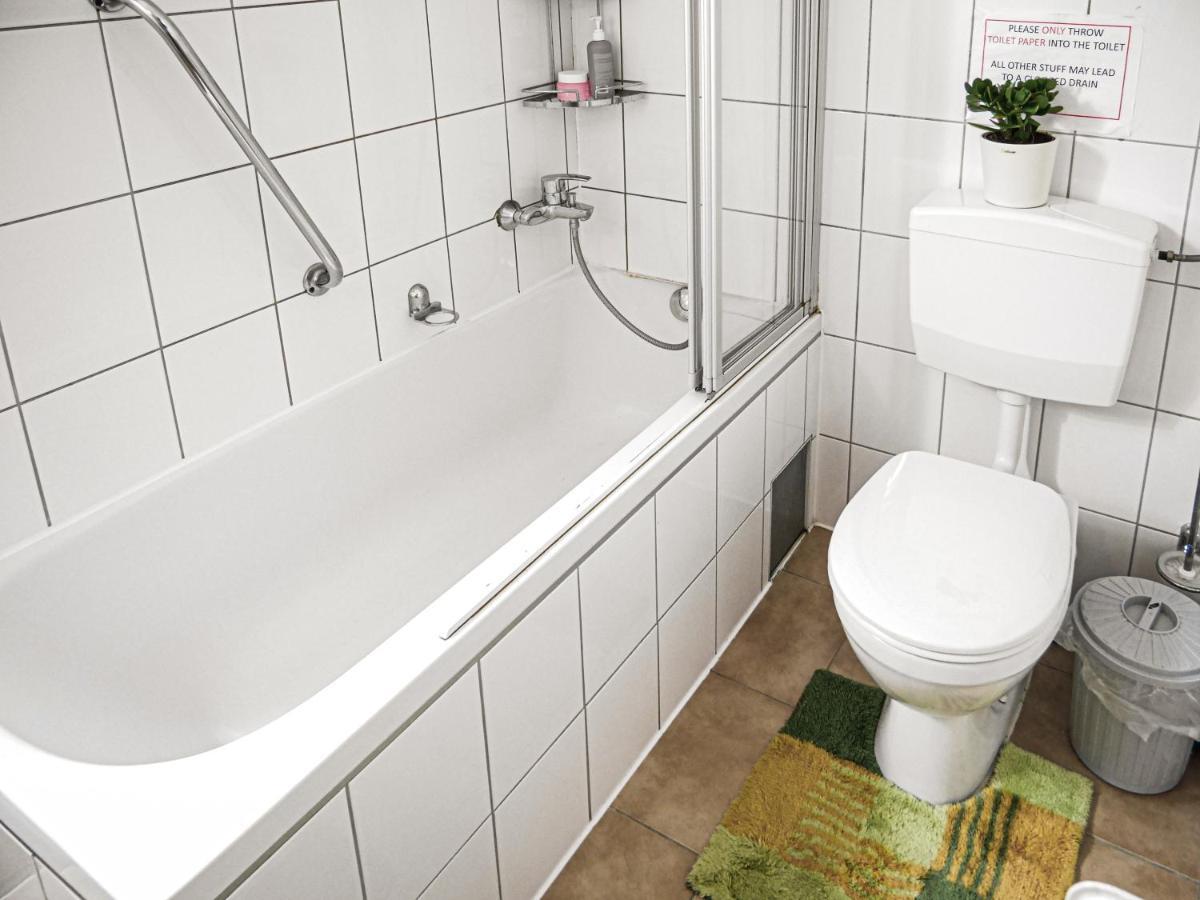 Gemuetliche Privatzimmer Mit Geteiltem Bad, Kueche Und Garten Мюнхен Экстерьер фото