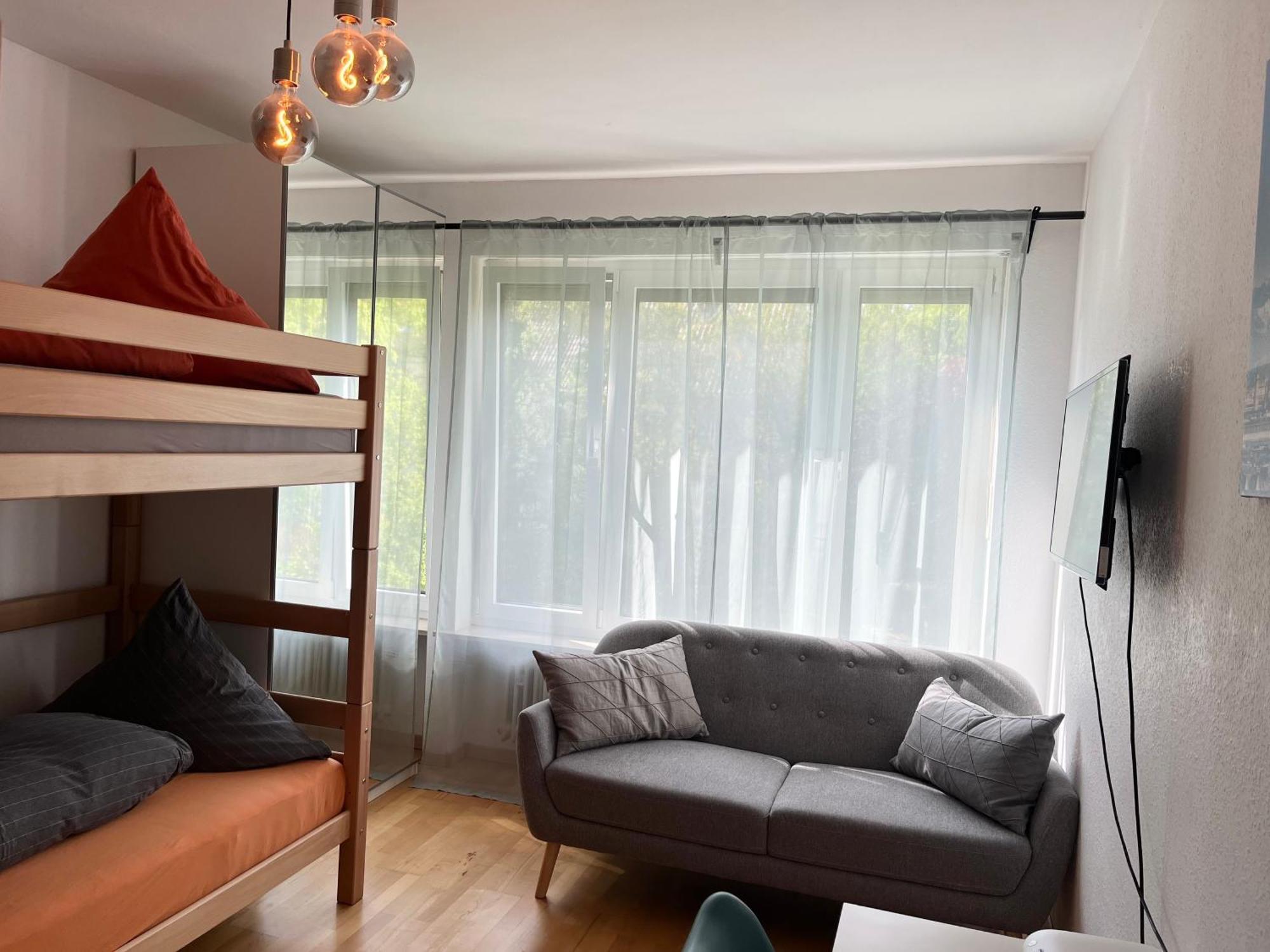Gemuetliche Privatzimmer Mit Geteiltem Bad, Kueche Und Garten Мюнхен Экстерьер фото